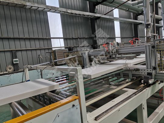 泡沫板吸水率和黏結(jié)強(qiáng)度會對保溫效果產(chǎn)生影響